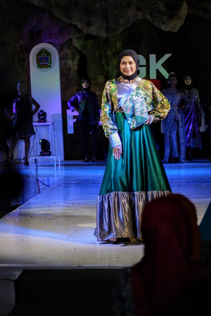 Siswa SMK YAPPI Wonosari Mengikuti Fashion Batik Gunungkidul Siswa SMK YAPPI Wonosari Mengikuti Fashion Batik Gunungkidul